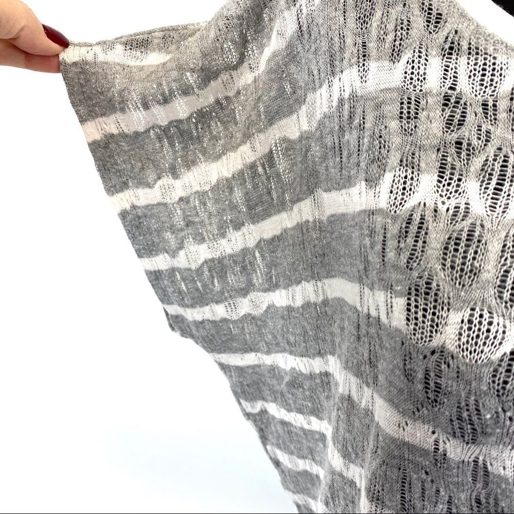 Forever 21 grey and white pointelle knit -M - Picture 10 of 11